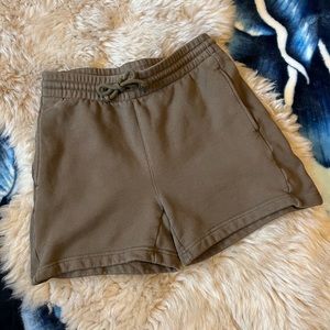 Aritzia Tna Cozy Fleece Boyfriend 5" Sweatshort size S in bough green